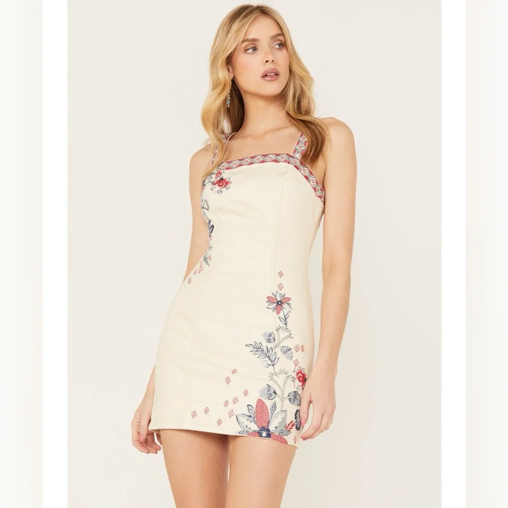 Shyanne Women's Americana Embroidered Denim Dress NWT - Picture 3 of 6